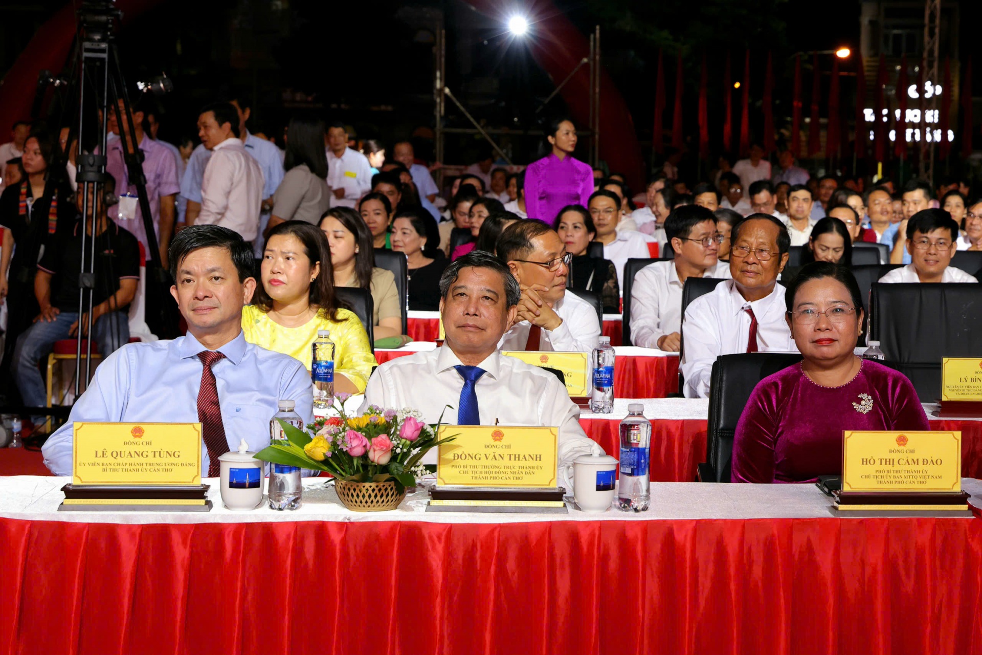 Khai mạc Lễ hội Oóc Om Bóc - Đua ghe Ngo thành phố Cần Thơ Khai mạc Lễ hội Oóc Om Bóc - Đua ghe Ngo thành phố Cần Thơ