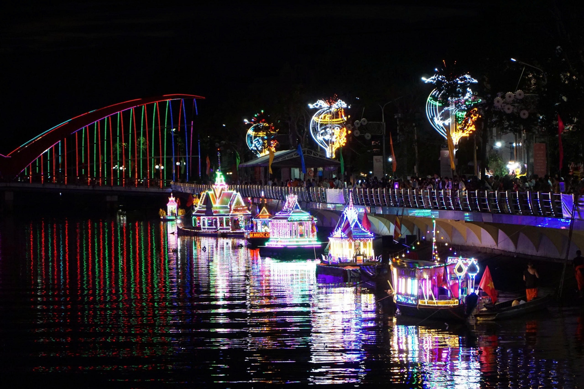 Khai mạc Lễ hội Oóc Om Bóc - Đua ghe Ngo thành phố Cần Thơ Khai mạc Lễ hội Oóc Om Bóc - Đua ghe Ngo thành phố Cần Thơ