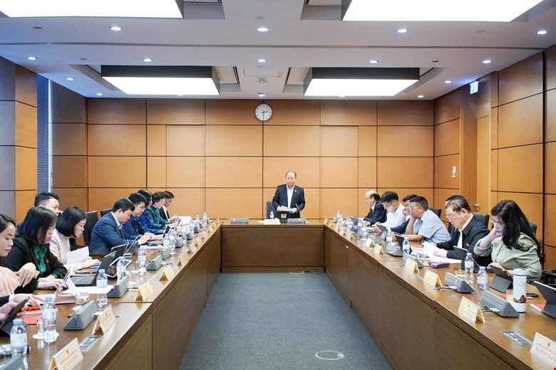 Các đại biểu Quốc hội Tổ 4 thảo luận về dự thảo Văn kiện trình Đại hội đại biểu toàn quốc lần thứ XIV của Đảng Các đại biểu Quốc hội Tổ 4 thảo luận về dự thảo Văn kiện trình Đại hội đại biểu toàn quốc lần thứ XIV của Đảng