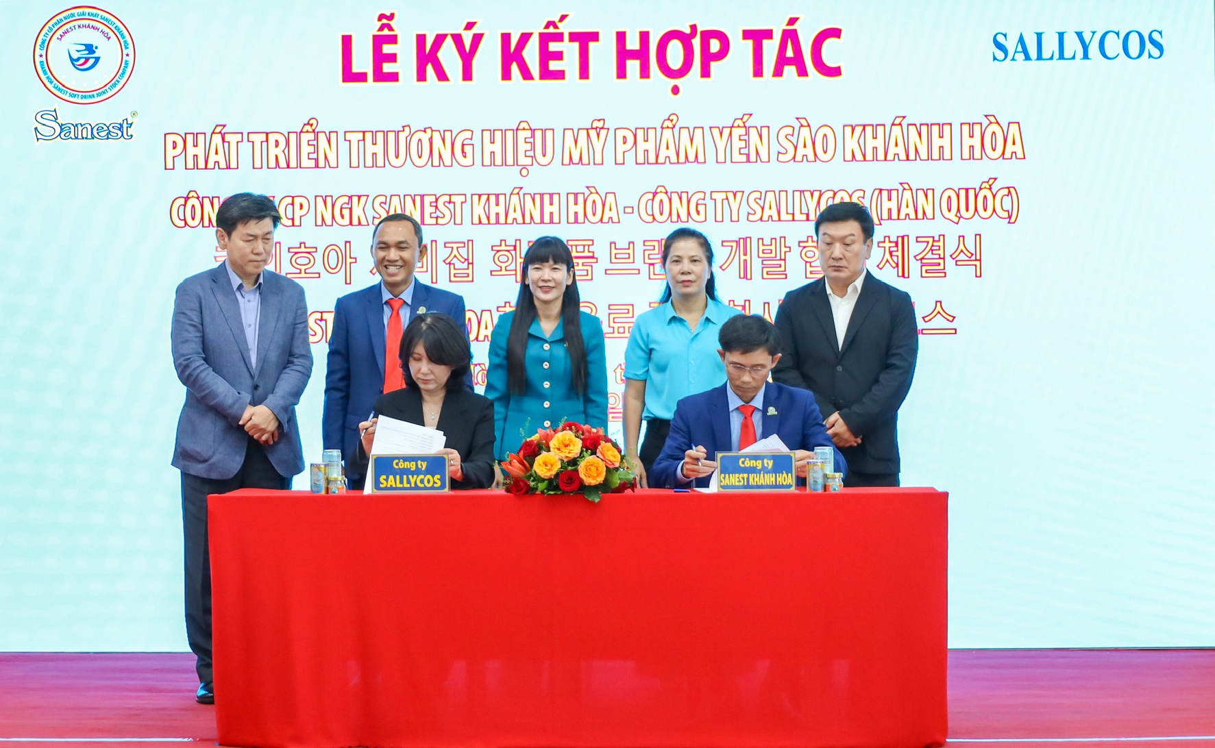 Lễ ký kết phát triển thương hiệu mỹ phẩm Yến sào Khánh Hòa.