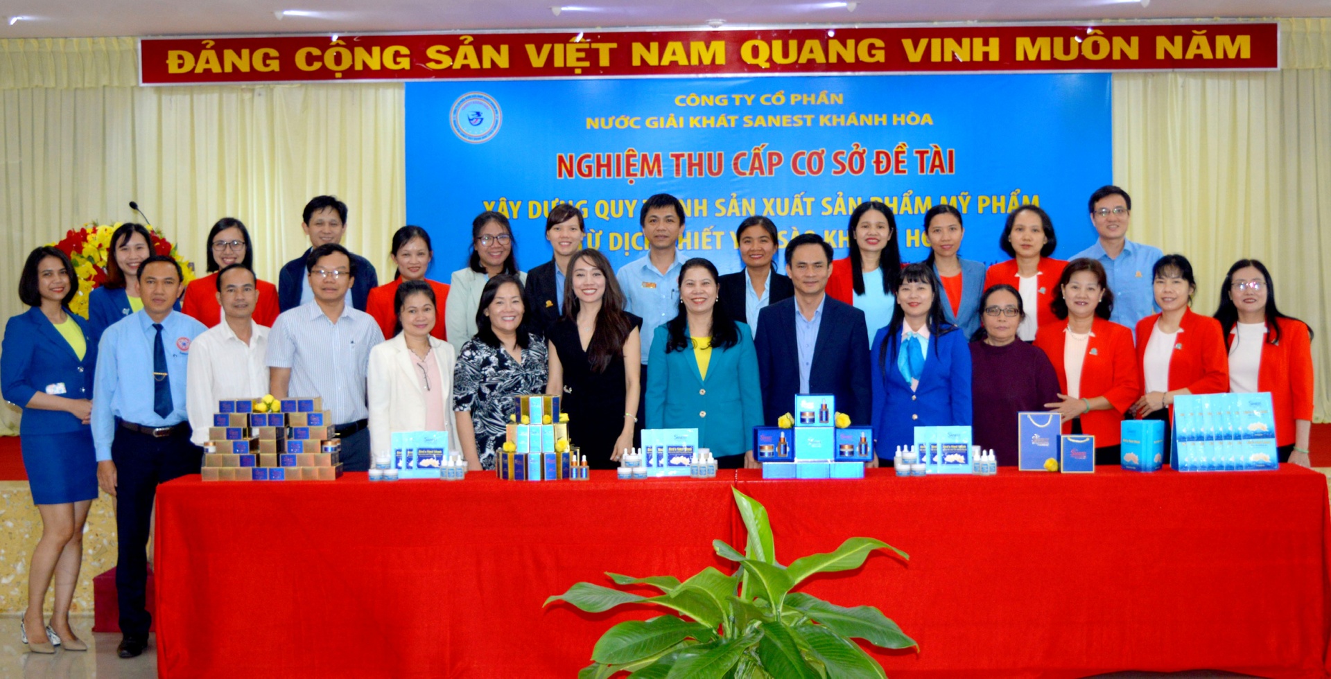 Nghiệm thu cấp cơ sở đề tài Xây dựng quy trình sản xuất sản phẩm mỹ phẩm từ dịch chiết Yến sào Khánh Hòa.