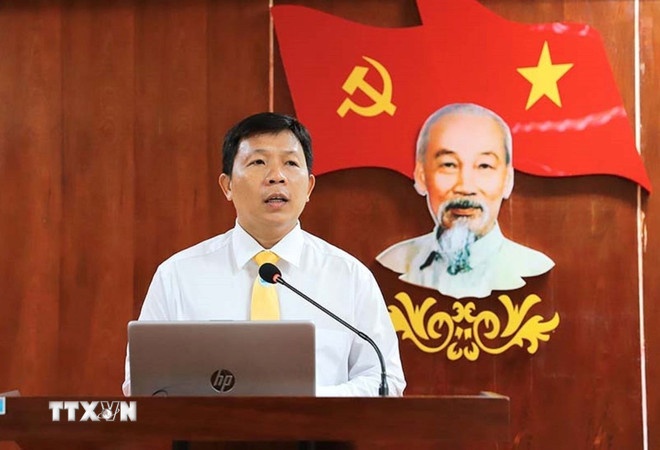   Phó Giáo sư-Tiến sỹ Nguyễn Minh Hòa, Hiệu trưởng Trường Đại học Trà Vinh góp ý vào dự thảo văn kiện. (Ảnh: TTXVN)