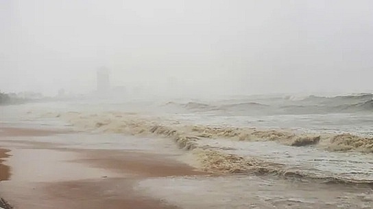 Bão số 13 suy yếu thành áp thấp trên khu vực Nam Lào; mưa lớn từ Thanh Hóa đến Đà Nẵng Bão số 13 suy yếu thành áp thấp trên khu vực Nam Lào; mưa lớn từ Thanh Hóa đến Đà Nẵng