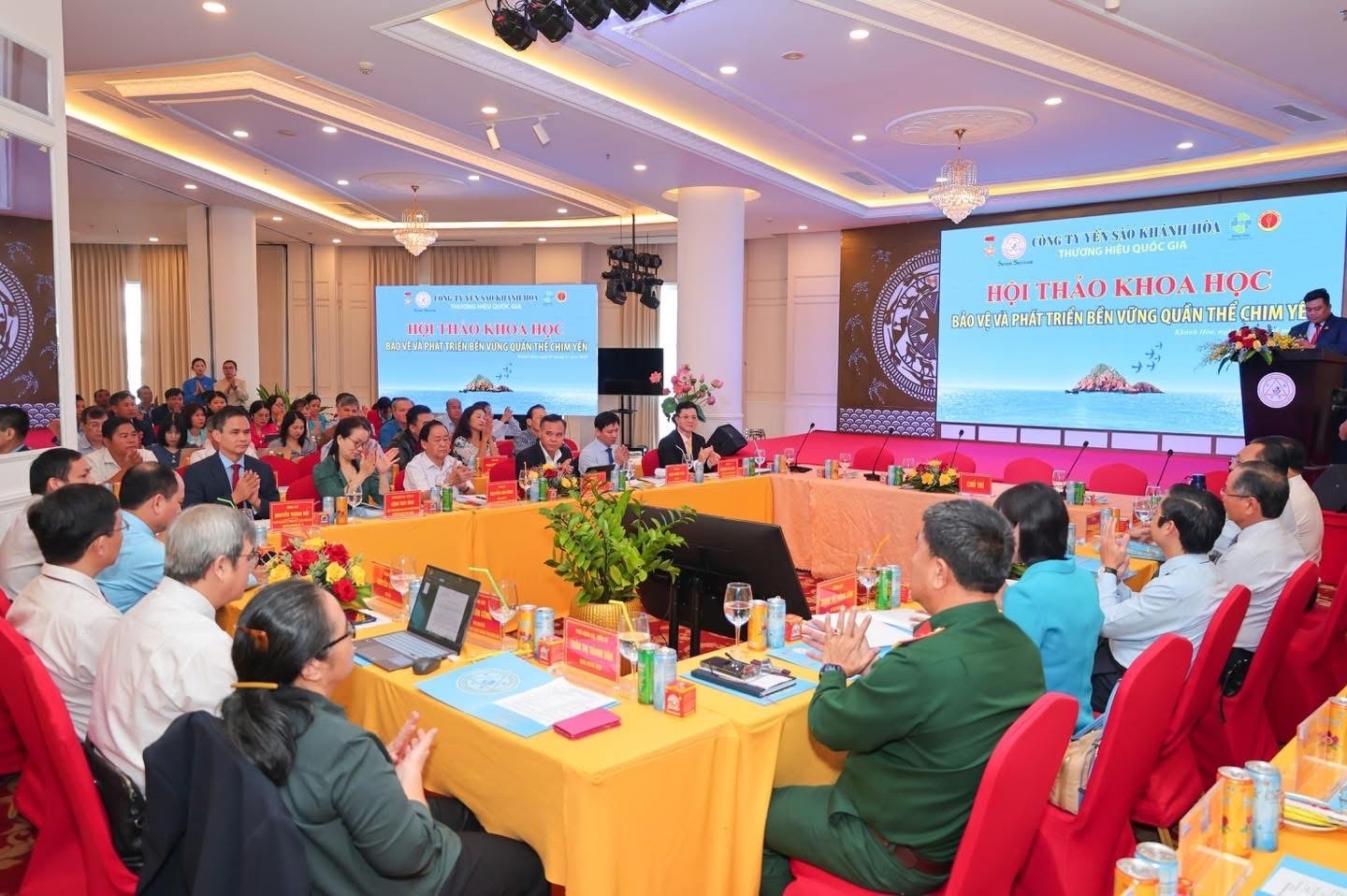 Toàn cảnh Hội thảo Khoa học bảo vệ và phát triển bền vững quần thể chim yến.