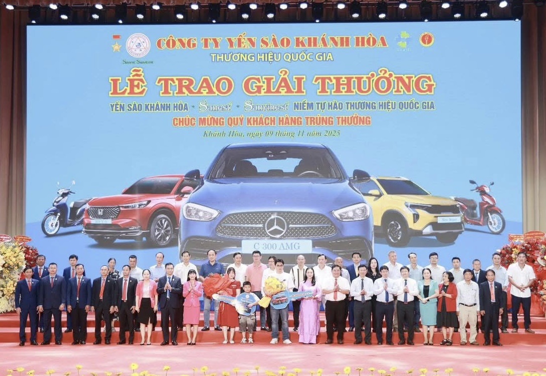 Công ty Yến sào trao giải đặc biệt (1 xe ô tô Mercedes C300 AMG) cho bà Nguyễn Thị Trâm (phường Tây Nha Trang, tỉnh Khánh Hòa) và giải nhất (1 xe ô tô Honda HR-V) cho ông Lê Thành Phú  đến từ TP. Hồ Chí Minh.