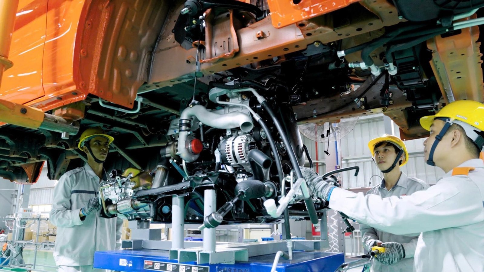 Đưa công nghiệp ô tô vào nhóm ưu tiên không chỉ để phát triển một sản phẩm cụ thể, mà còn là để thể hiện năng lực hệ thống của nền công nghiệp Việt Nam. Đưa công nghiệp ô tô vào nhóm ưu tiên không chỉ để phát triển một sản phẩm cụ thể, mà còn là để thể hiện năng lực hệ thống của nền công nghiệp Việt Nam.