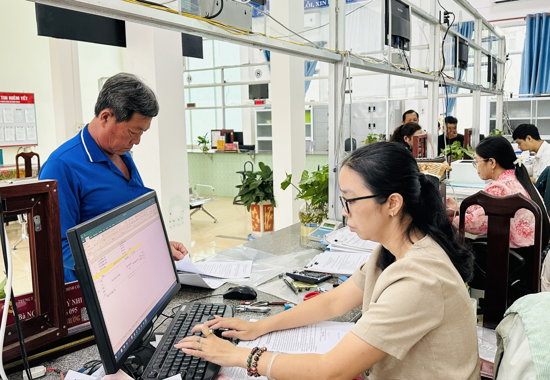 Cán bộ tận tụy, dân thuận tiện – Điểm sáng trong hành chính công xã Vĩnh Thạnh, Cần Thơ