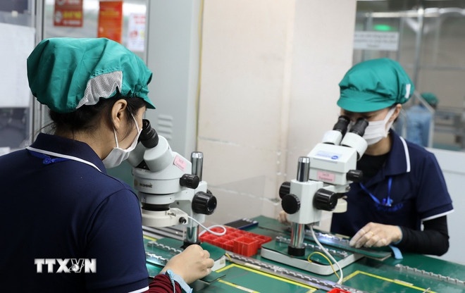 Một doanh nghiệp công nghệ trong Khu công nghiệp Tịnh Phong (Quảng Ngãi). (Ảnh: TTXVN)