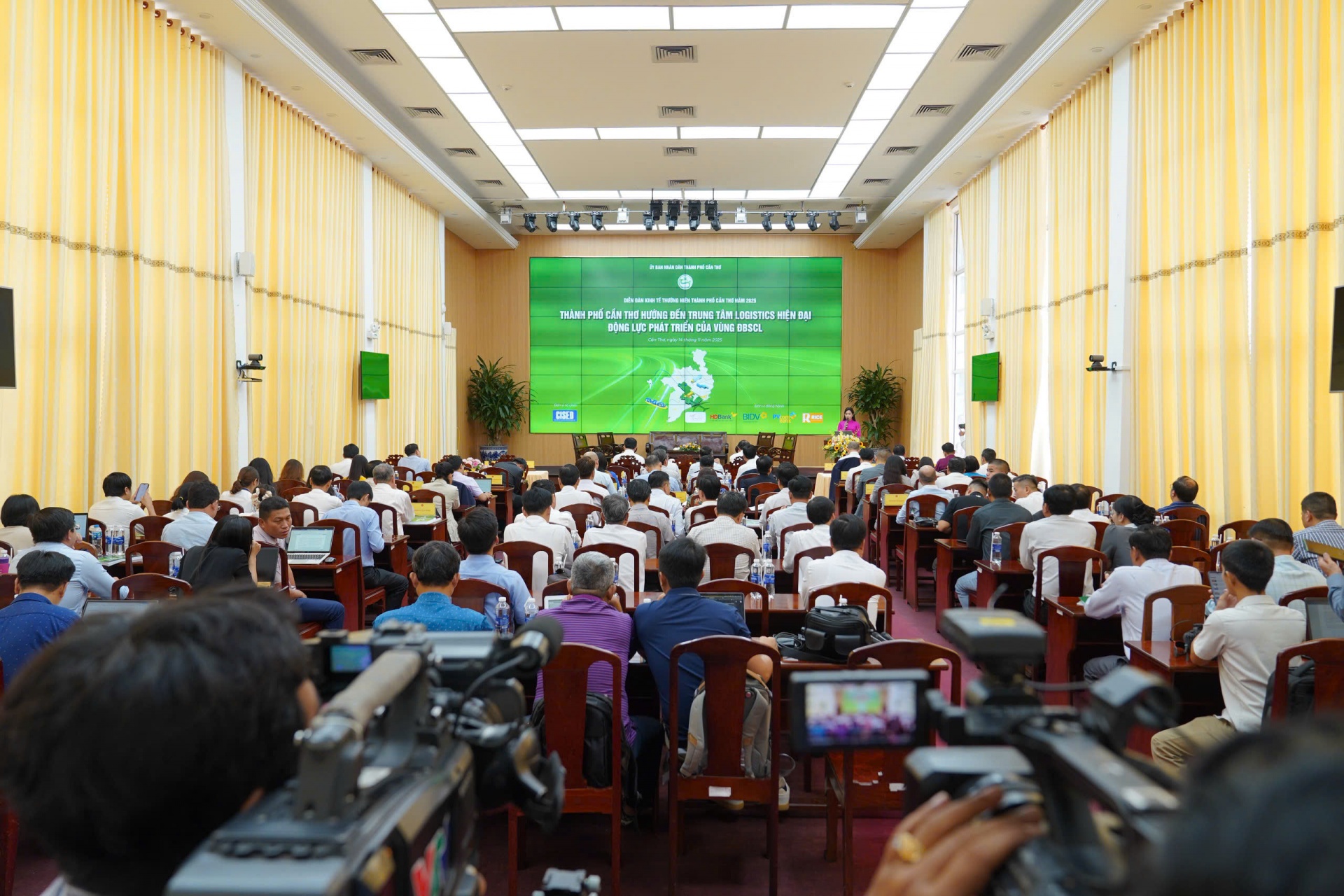 Tháo “nút thắt” logistics để Cần Thơ khẳng định vị thế trung tâm vùng