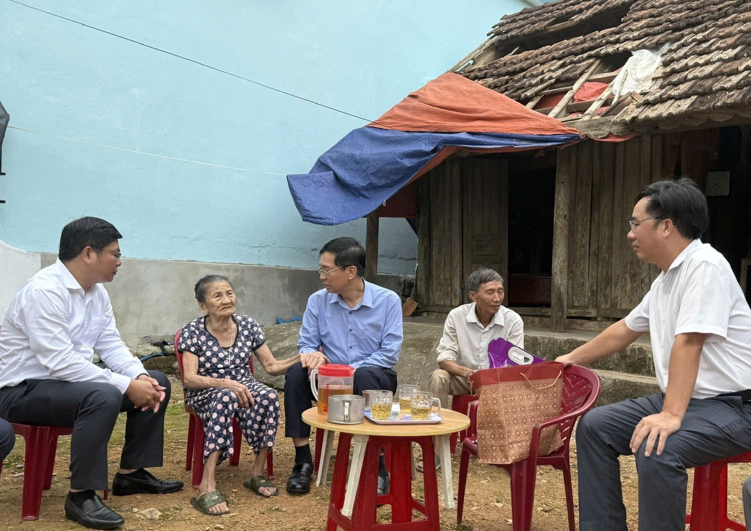 Petrovietnam đồng hành cùng tỉnh Quảng Trị và TP Huế khắc phục hậu quả thiên tai Petrovietnam đồng hành cùng tỉnh Quảng Trị và TP Huế khắc phục hậu quả thiên tai