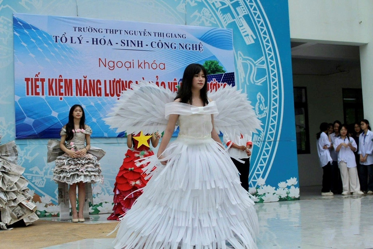 Trường THPT Nguyễn Thị Giang - Ngôi trường xanh nơi gieo mầm tri thức và yêu thương từ thiên nhiên Trường THPT Nguyễn Thị Giang - Ngôi trường xanh nơi gieo mầm tri thức và yêu thương từ thiên nhiên