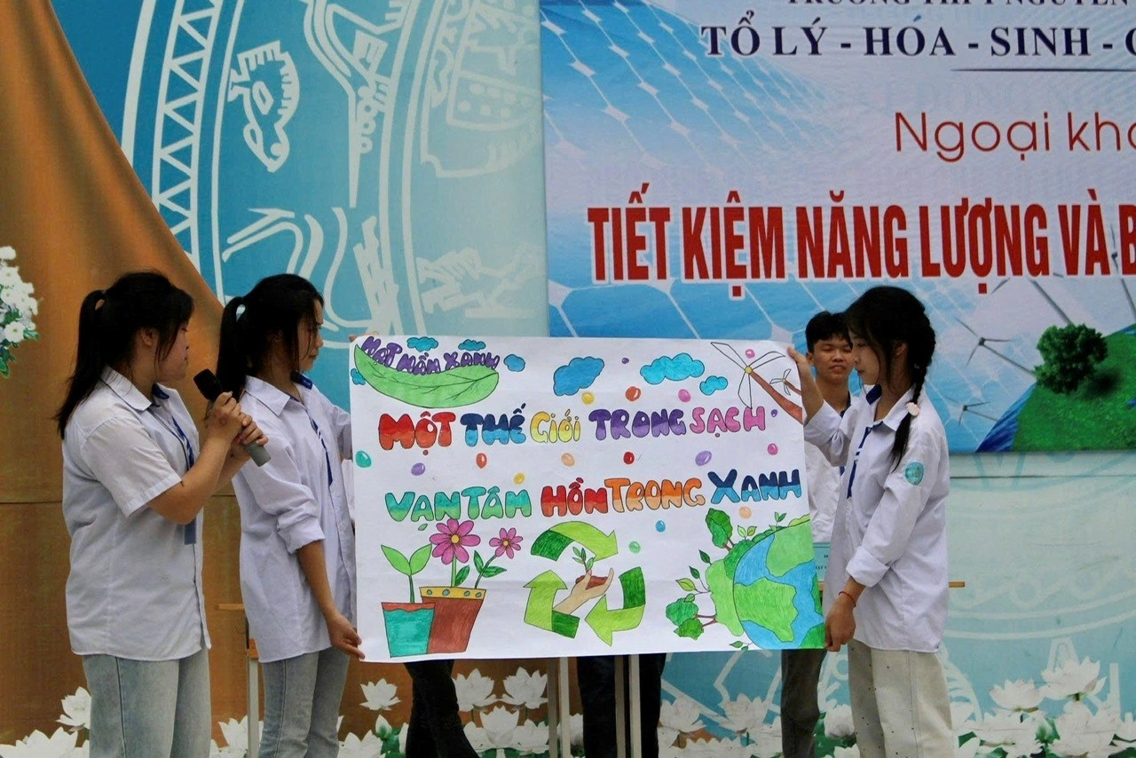 Trường THPT Nguyễn Thị Giang - Ngôi trường xanh nơi gieo mầm tri thức và yêu thương từ thiên nhiên Trường THPT Nguyễn Thị Giang - Ngôi trường xanh nơi gieo mầm tri thức và yêu thương từ thiên nhiên