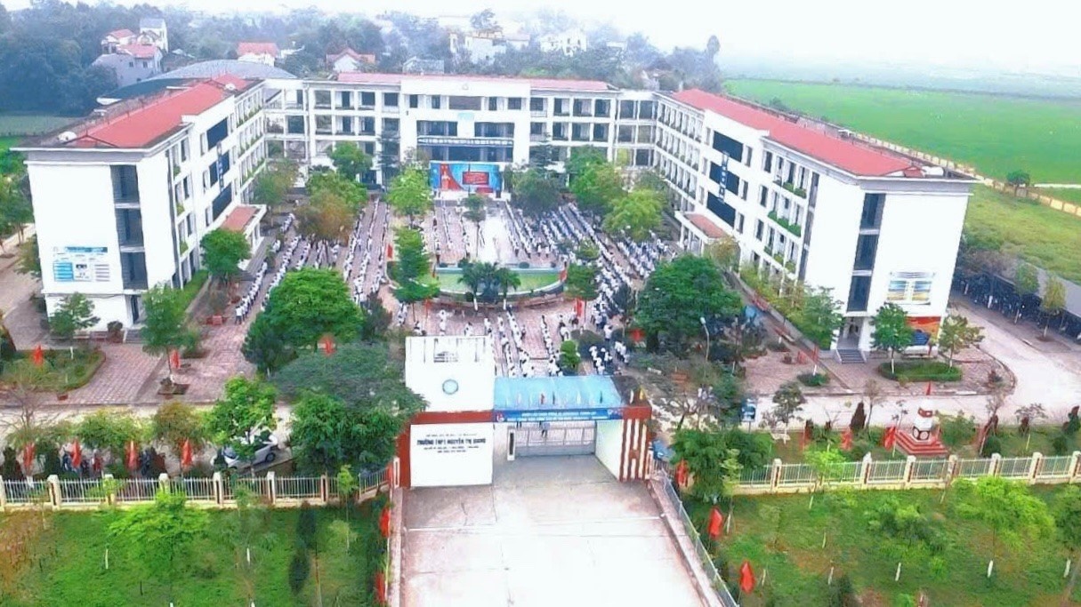 Trường THPT Nguyễn Thị Giang - Ngôi trường xanh nơi gieo mầm tri thức và yêu thương từ thiên nhiên