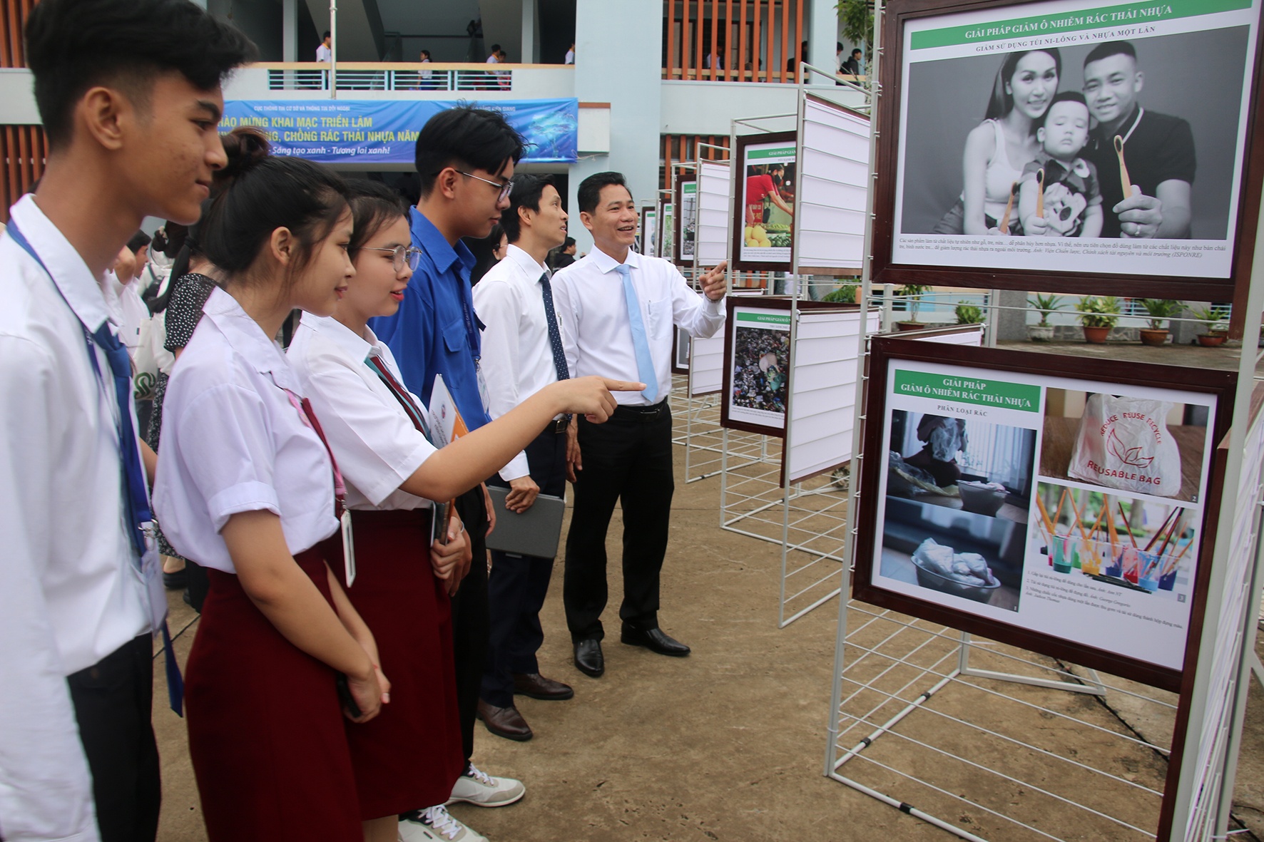 An Giang: Khai mạc triển lãm ảnh tuyên truyền về phòng, chống rác thải nhựa