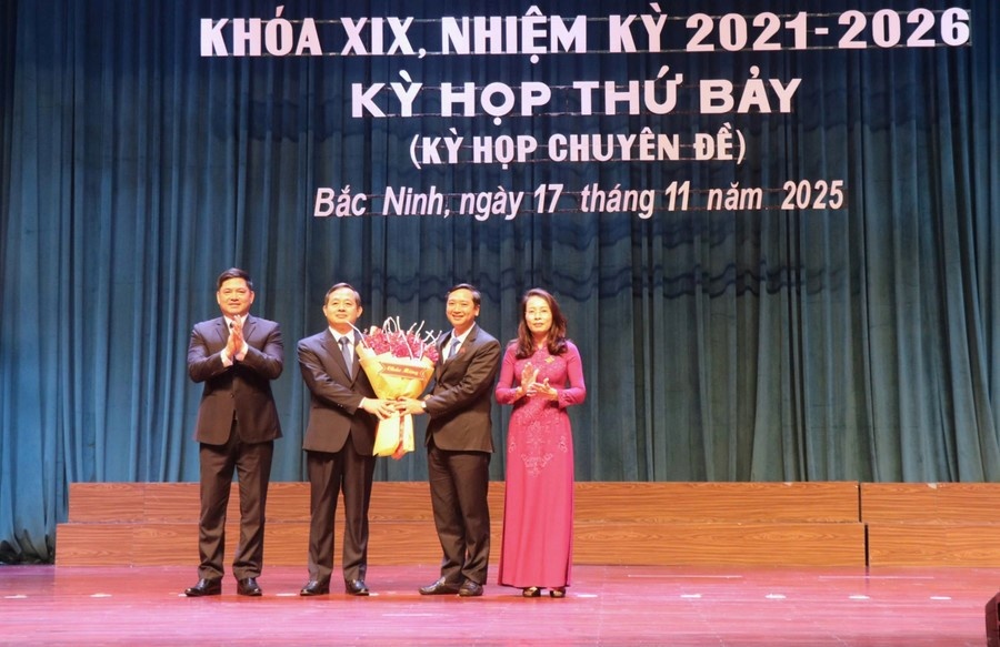 Bắc Ninh: Phó Bí thư Tỉnh ủy Phạm Hoàng Sơn được bầu giữ chức Chủ tịch UBND tỉnh Bắc Ninh Bắc Ninh: Phó Bí thư Tỉnh ủy Phạm Hoàng Sơn được bầu giữ chức Chủ tịch UBND tỉnh Bắc Ninh