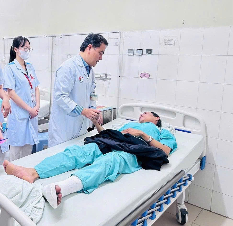 BVĐK Khánh Hoà: Trắng đêm cấp cứu, điều trị các nạn nhân bị tai nạn do sạt lở đèo BVĐK Khánh Hoà: Trắng đêm cấp cứu, điều trị các nạn nhân bị tai nạn do sạt lở đèo