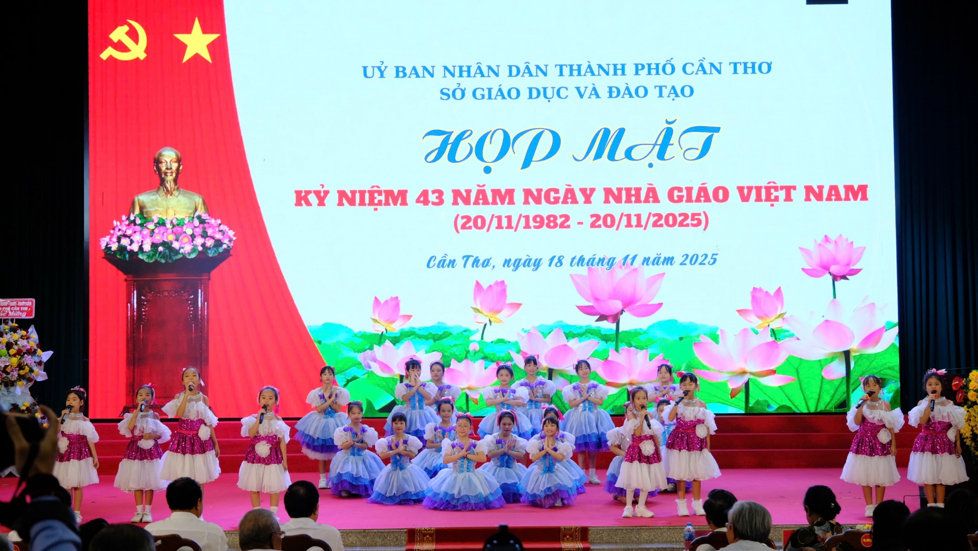 Cần Thơ họp mặt kỷ niệm 43 năm Ngày Nhà giáo việt Nam