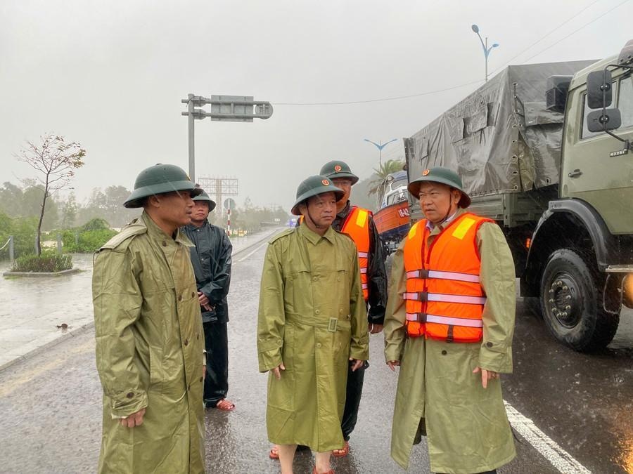 Bí thư Tỉnh ủy Gia Lai Thái Đại Ngọc kiểm tra và chỉ đạo công tác ứng phó với đợt mưa lũ đặc biệt lớn trên địa bàn tỉnh - Ảnh: Báo Gia Lai Bí thư Tỉnh ủy Gia Lai Thái Đại Ngọc kiểm tra và chỉ đạo công tác ứng phó với đợt mưa lũ đặc biệt lớn trên địa bàn tỉnh - Ảnh: Báo Gia Lai