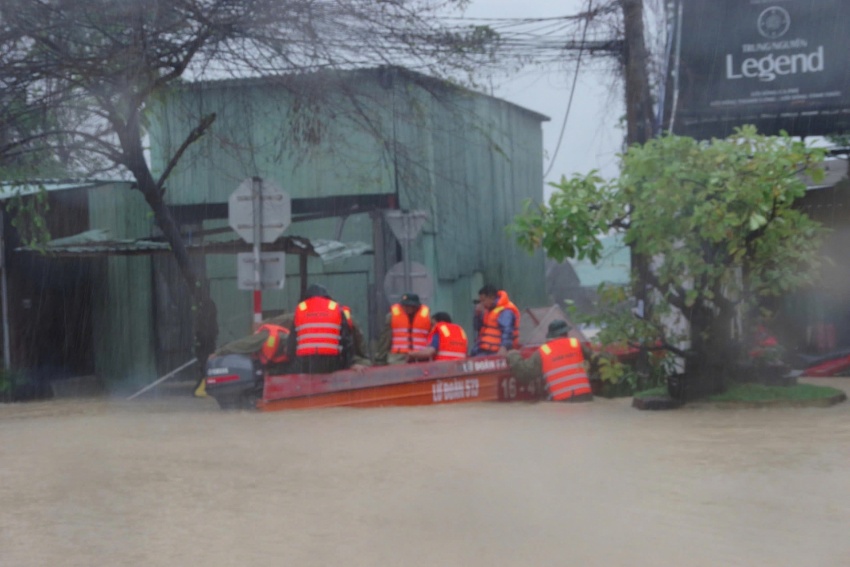 Gia Lai triển khai các biện pháp khẩn cấp ứng phó với mưa lũ đặc biệt lớn Gia Lai triển khai các biện pháp khẩn cấp ứng phó với mưa lũ đặc biệt lớn