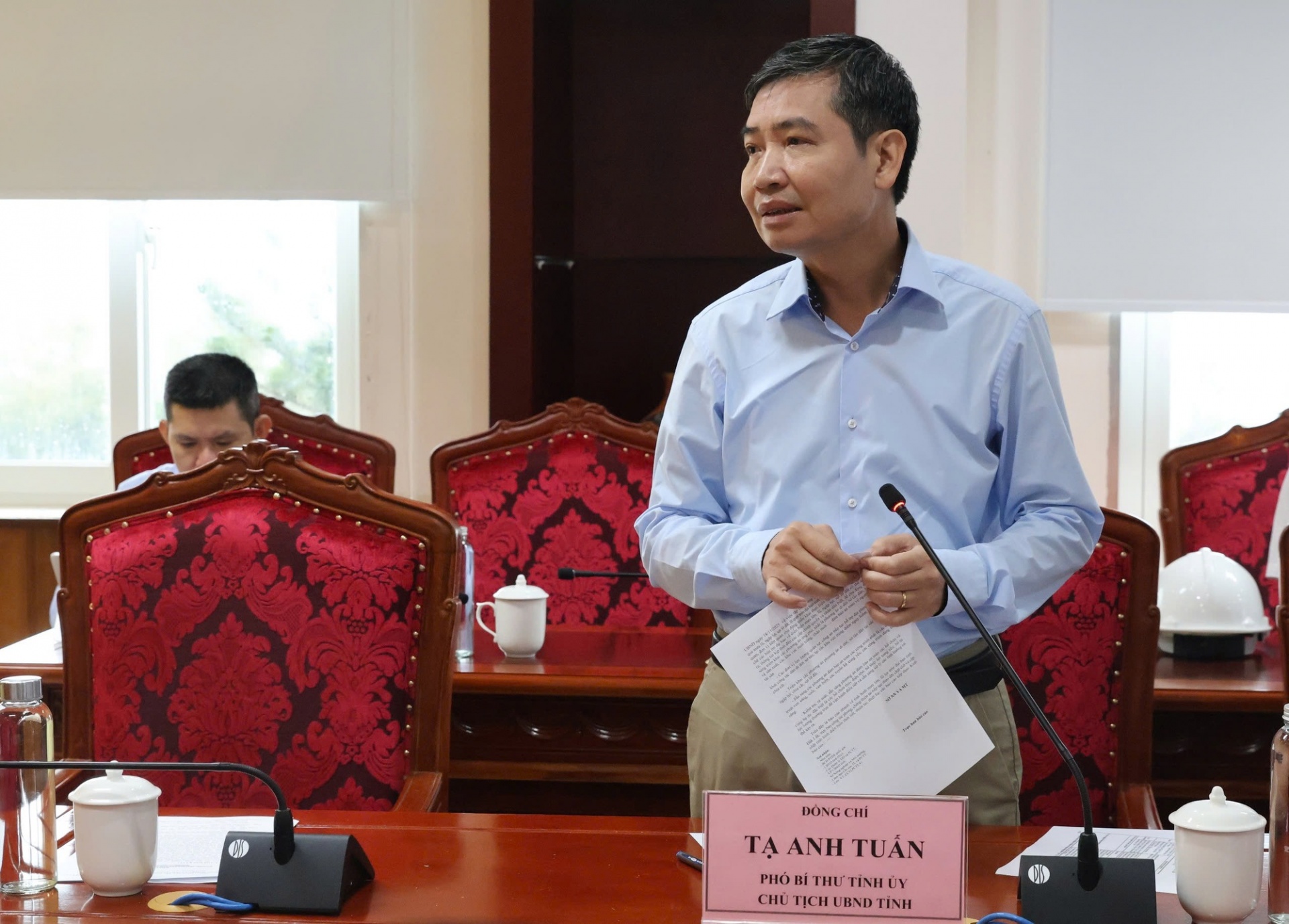   Chủ tịch UBND tỉnh Đắk Lắk Tạ Anh Tuấn báo cáo tại cuộc họp - Ảnh: VGP