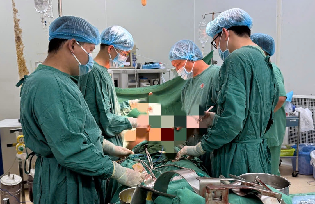 Bệnh viện Đa khoa Cần Thơ cứu sống bệnh nhân bị vết thương đâm thủng tim