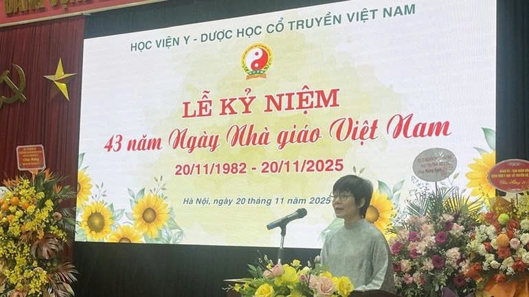 Tiến sĩ Trần Thị Thu Hiền, Trưởng bộ môn Thực vật-Dược liệu phát biểu tại lễ kỷ niệm