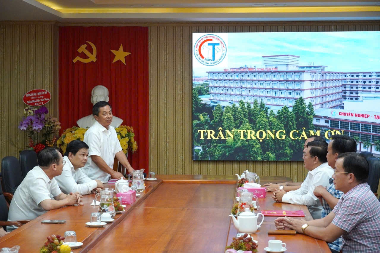 Hồi sinh kỳ diệu sau ca ghép tạng, lãnh đạo Cần Thơ động viên người bệnh