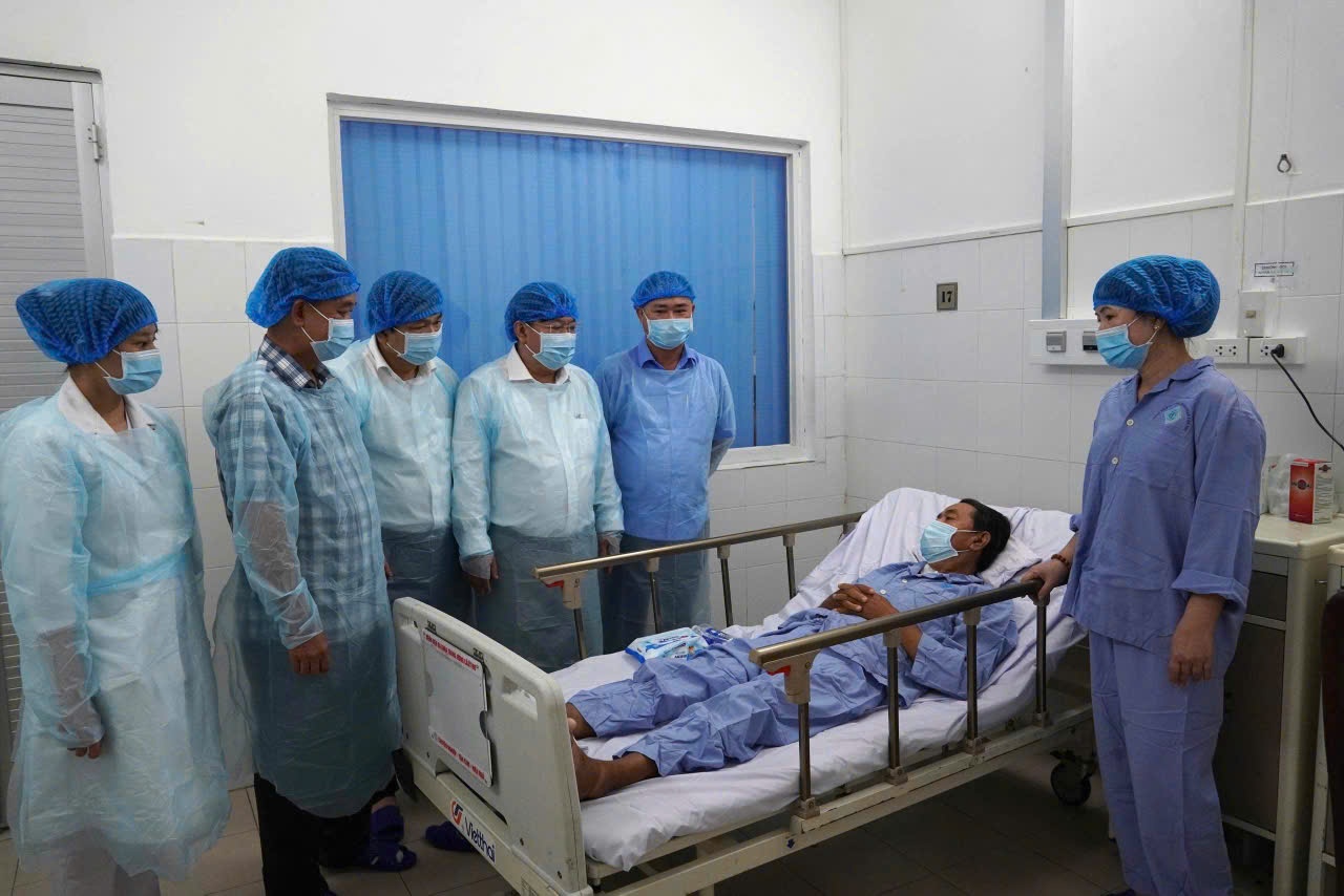 Hồi sinh kỳ diệu sau ca ghép tạng, lãnh đạo Cần Thơ động viên người bệnh Hồi sinh kỳ diệu sau ca ghép tạng, lãnh đạo Cần Thơ động viên người bệnh