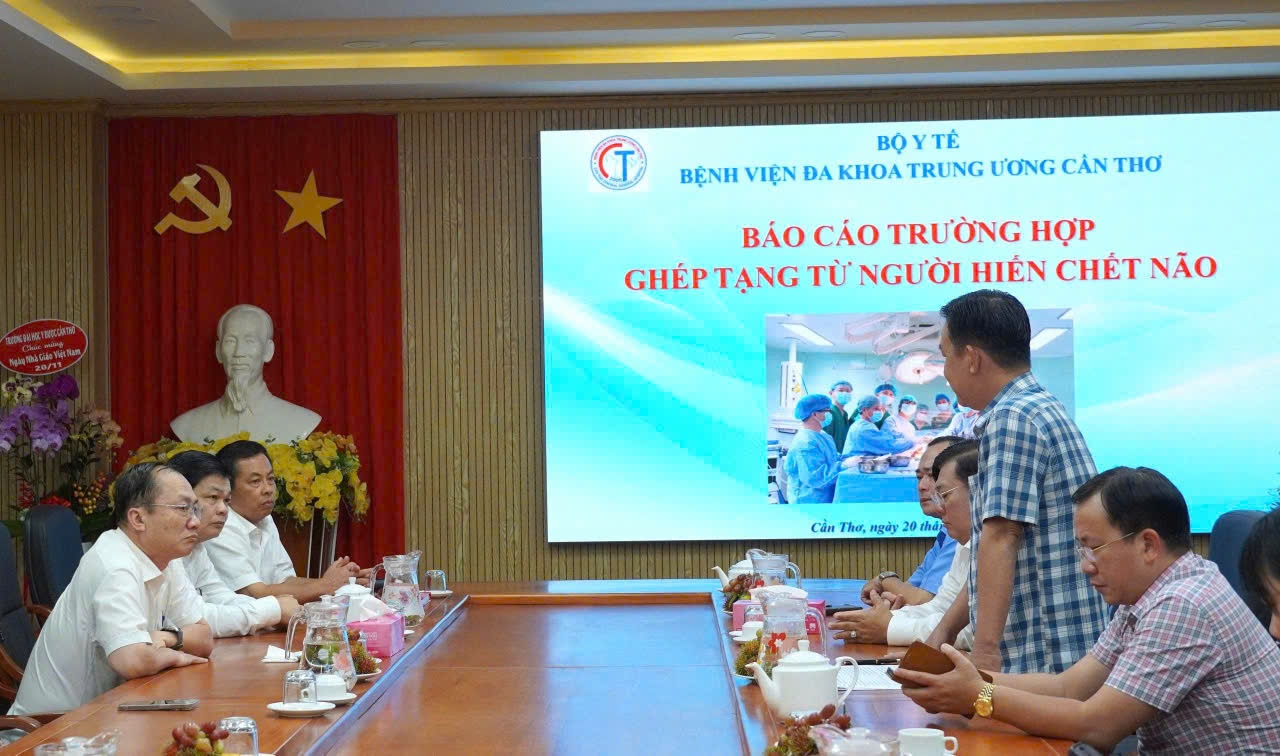 Hồi sinh kỳ diệu sau ca ghép tạng, lãnh đạo Cần Thơ động viên người bệnh Hồi sinh kỳ diệu sau ca ghép tạng, lãnh đạo Cần Thơ động viên người bệnh