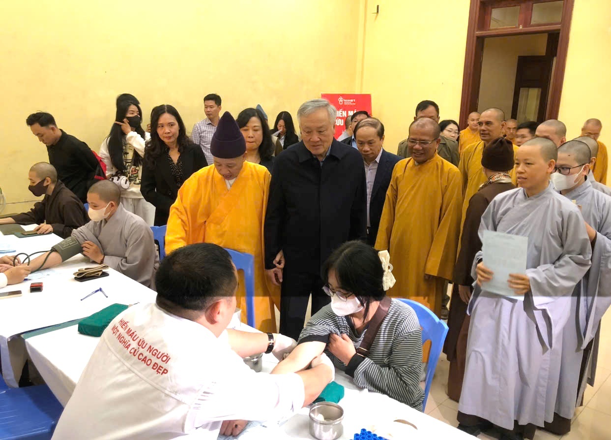 Phó Thủ tướng Thường trực dự ngày hội 'Hiến máu cứu người - hành Bồ Tát đạo'