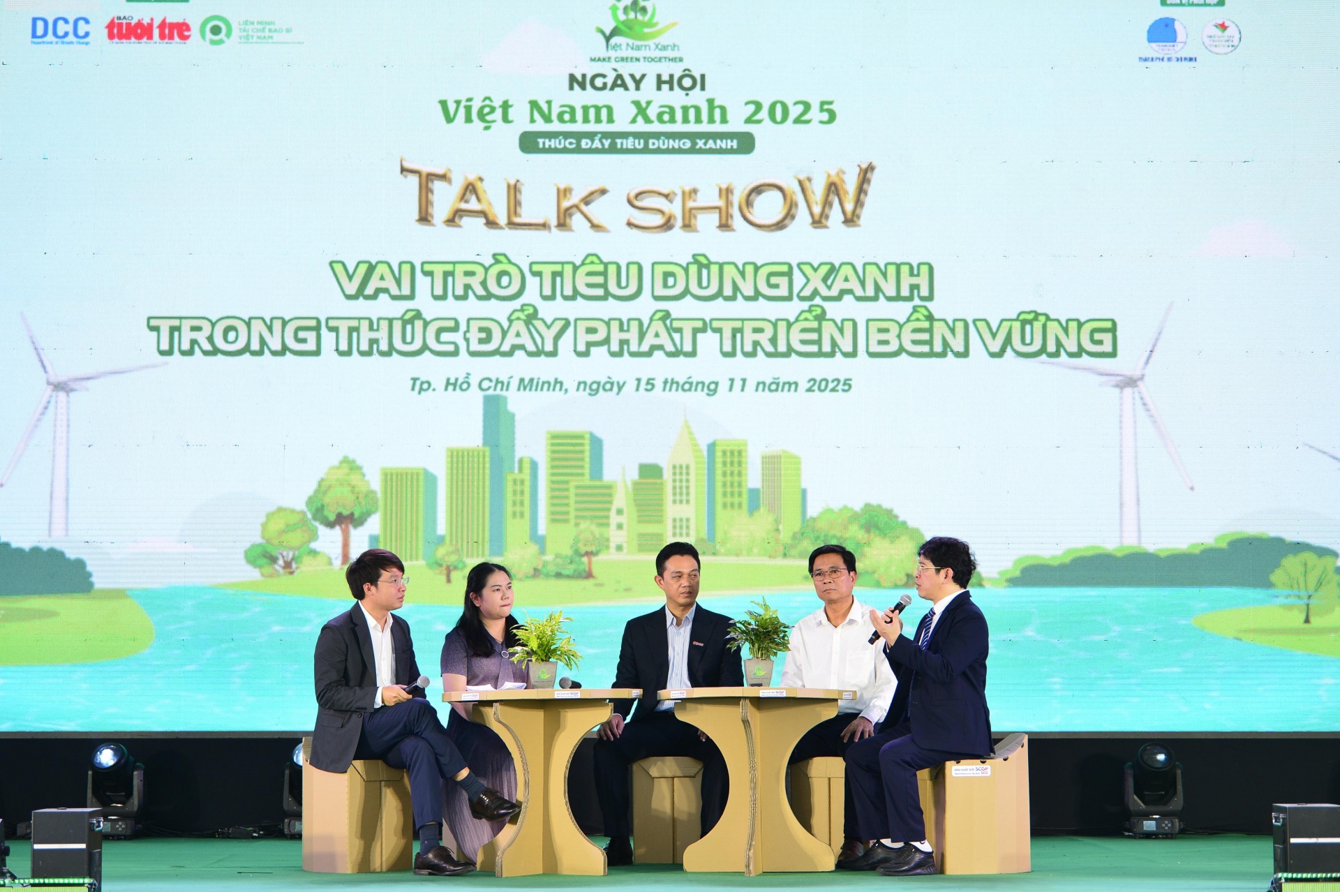 PGS.TS Nguyễn Đình Thọ, Phó viện trưởng Viện Chiến lược, Chính sách Nông nghiệp và Môi trường chia sẻ tại Ngày hội Việt Nam Xanh 2025 (Ảnh: BTC).