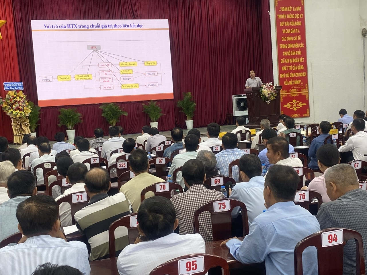 Khi Bí thư xã làm “Đại sứ OCOP” ở xã Tân Hòa, TP. Cần Thơ Khi Bí thư xã làm “Đại sứ OCOP” ở xã Tân Hòa, TP. Cần Thơ