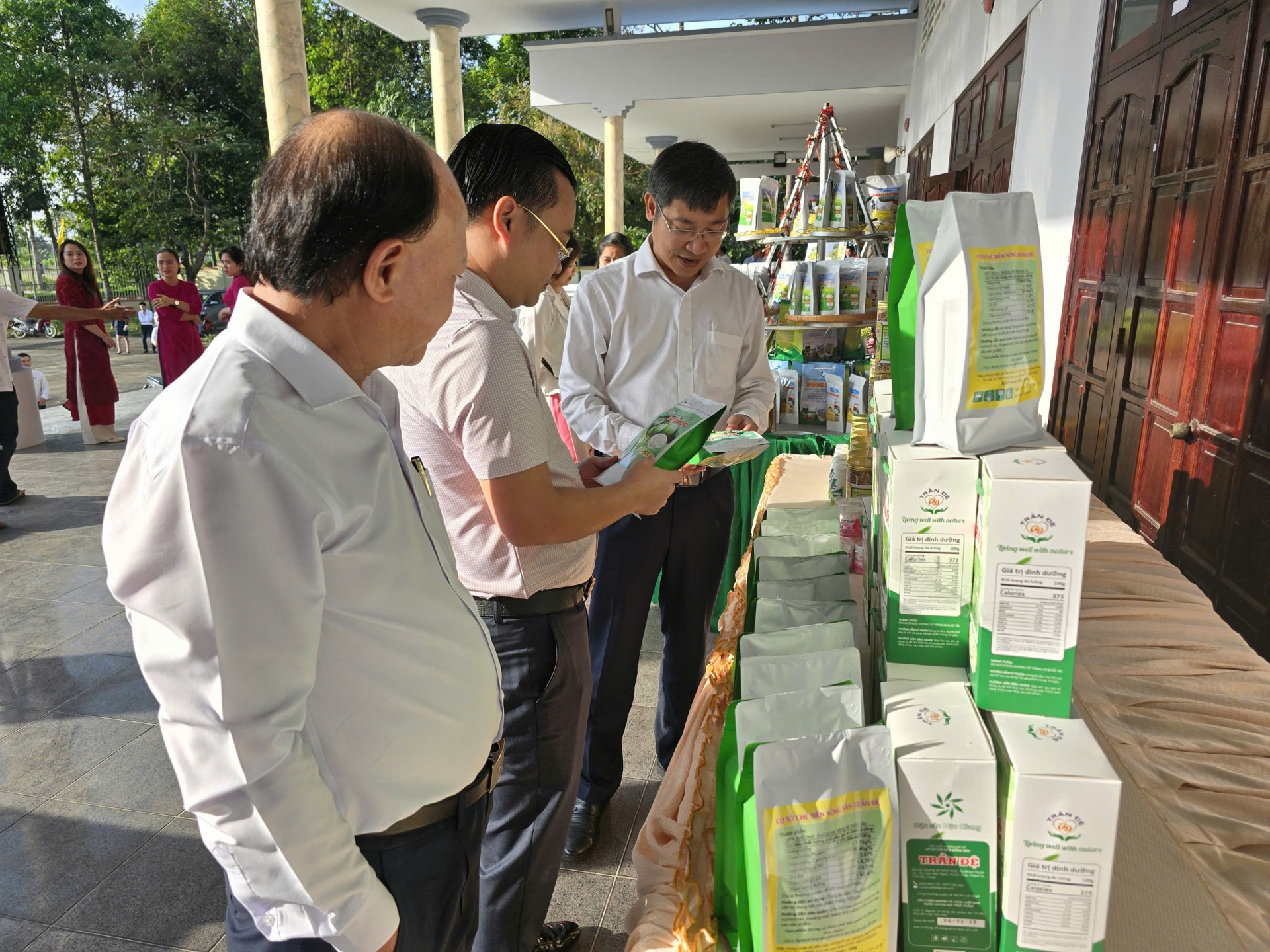 Khi Bí thư xã làm “Đại sứ OCOP” ở xã Tân Hòa, TP. Cần Thơ Khi Bí thư xã làm “Đại sứ OCOP” ở xã Tân Hòa, TP. Cần Thơ