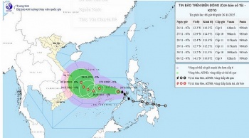 Dự báo bão số 15 sẽ tăng thêm 2 cấp trong vòng 24 giờ tới