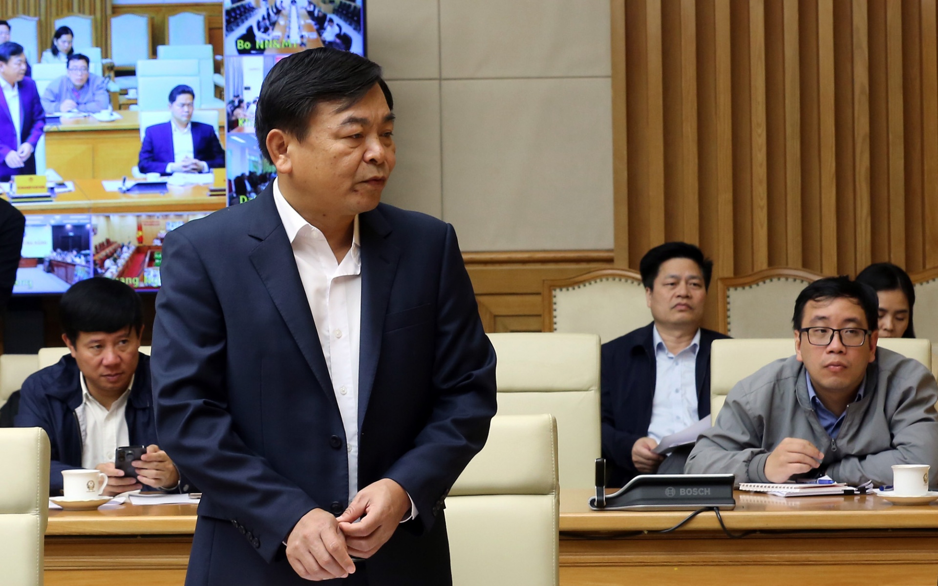 Thứ trưởng Bộ Nông nghiệp và Môi trường Nguyễn Hoàng Hiệp cho biết, bão số 15 sẽ tồn tại trên biển trong thời gian rất dài, gần 6 ngày, từ 27/11 đến hết 1/12 - Ảnh: VGP Thứ trưởng Bộ Nông nghiệp và Môi trường Nguyễn Hoàng Hiệp cho biết, bão số 15 sẽ tồn tại trên biển trong thời gian rất dài, gần 6 ngày, từ 27/11 đến hết 1/12 - Ảnh: VGP