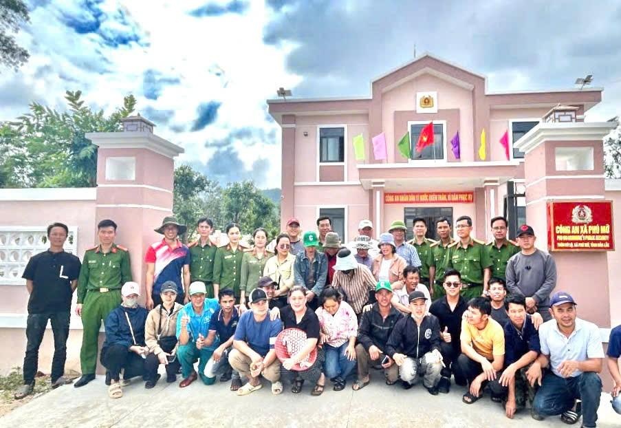 Hơn 4.000 phần quà được trao tới người dân tỉnh Đắk Lắk ảnh hưởng lũ lụt năng nề do Tạp chí Sức khỏe và Môi trường phát động