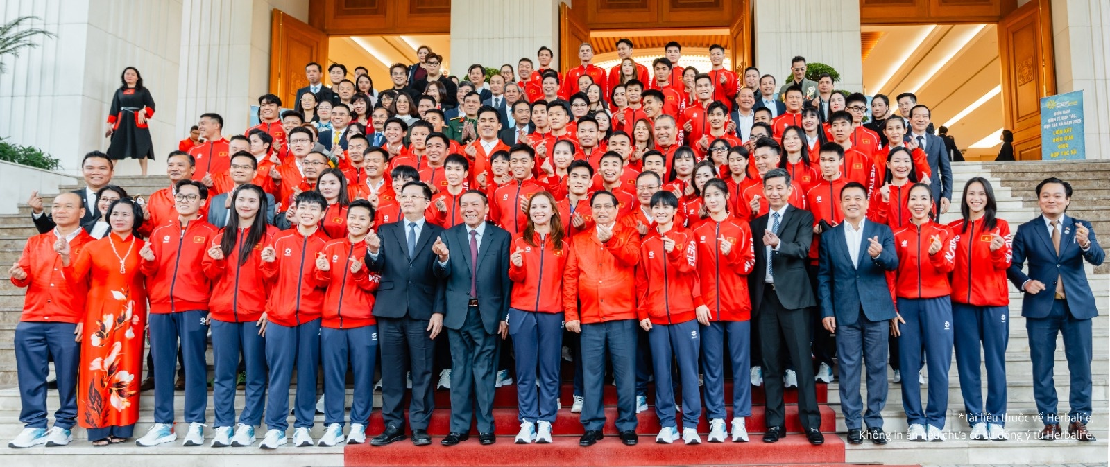 Lễ xuất quân Sea Game 33 được Lãnh đạo đảng, Ban lãnh đạo thể thao, các VĐV, nhà tài trợ lưu lại khoảnh khắc cùng nhau thể hiện sự quyết tâm chiến thắng