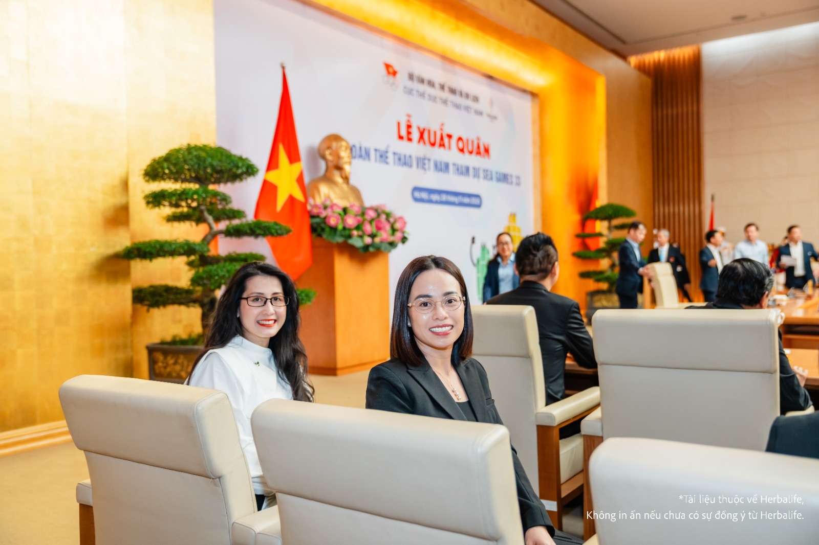 Đại diện Herbalife Việt Nam cổ vũ tinh thần cho Đoàn thể thao Việt Nam tại lễ xuất quân