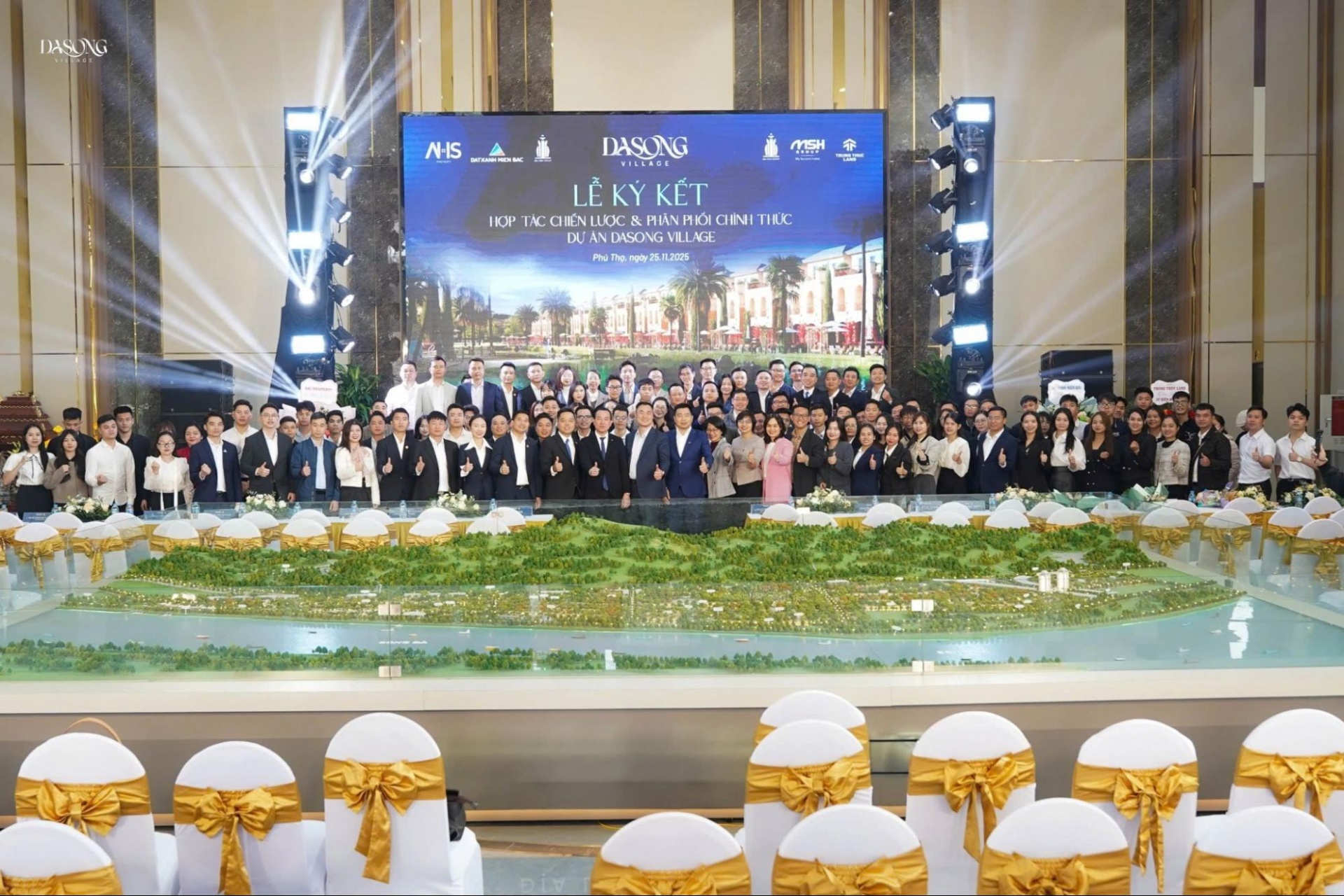 Lễ ký kết hợp tác chiến lược và phân phối dự án Dasong Village với sự tham gia của đông đảo chuyên viên kinh doanh đến từ 4 đơn vị MSH Group, Đất Xanh Miền Bắc, Trung Thực Land, AHS Property