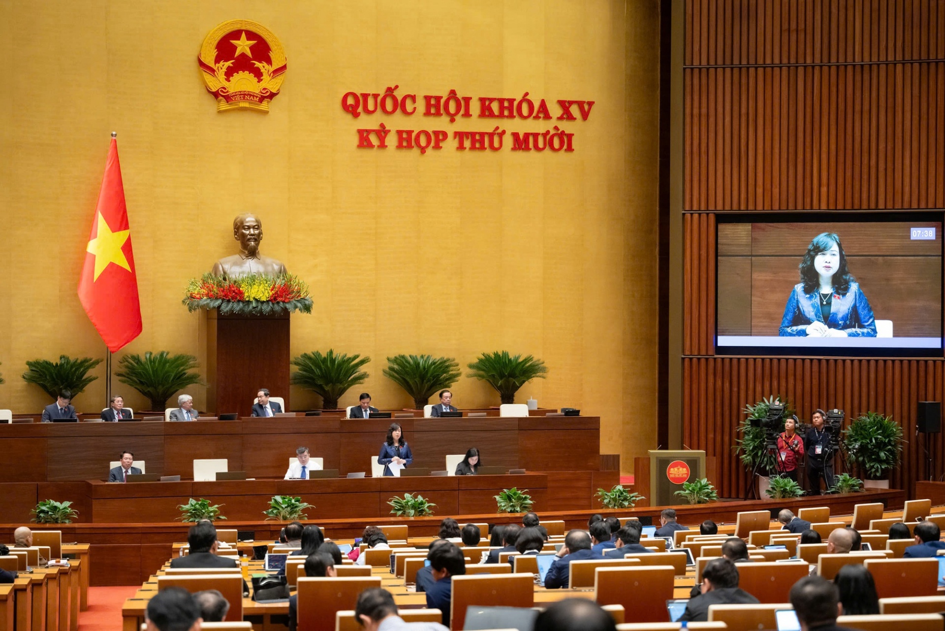 Hoàn thiện chính sách đột phá để nâng cao sức khỏe nhân dân