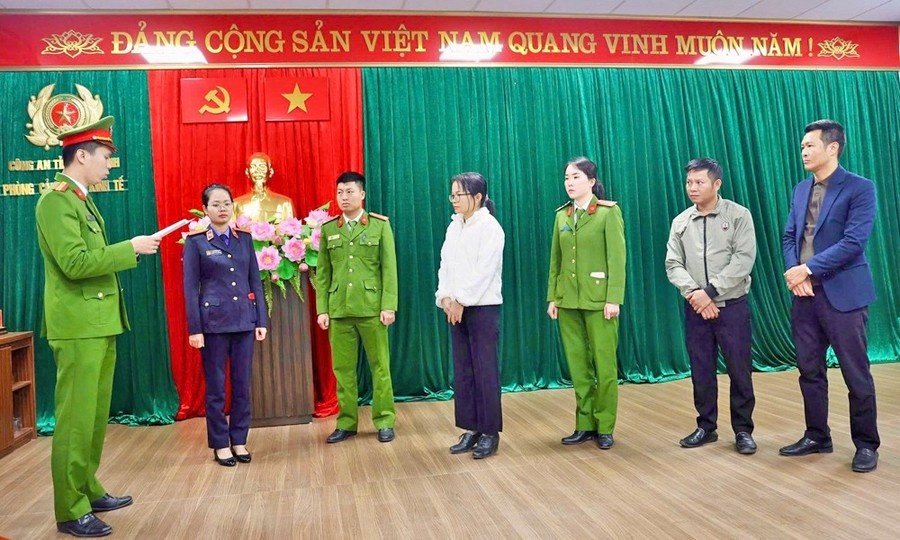 Bắc Ninh: Bắt tạm giam 2 cán bộ thuế nhận 4,3 tỷ đồng hối lộ