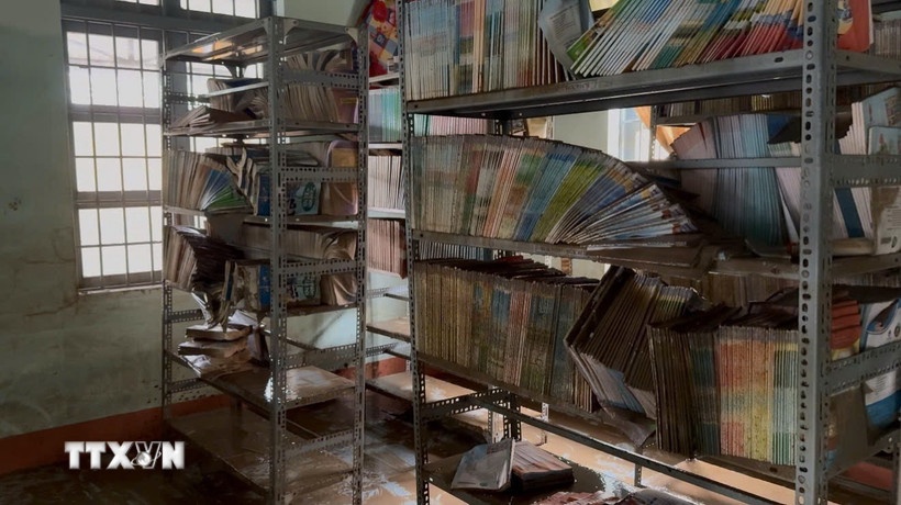 Trước 10/12, hoàn thành sửa chữa trường lớp, hỗ trợ sách vở cho học sinh vùng lũ