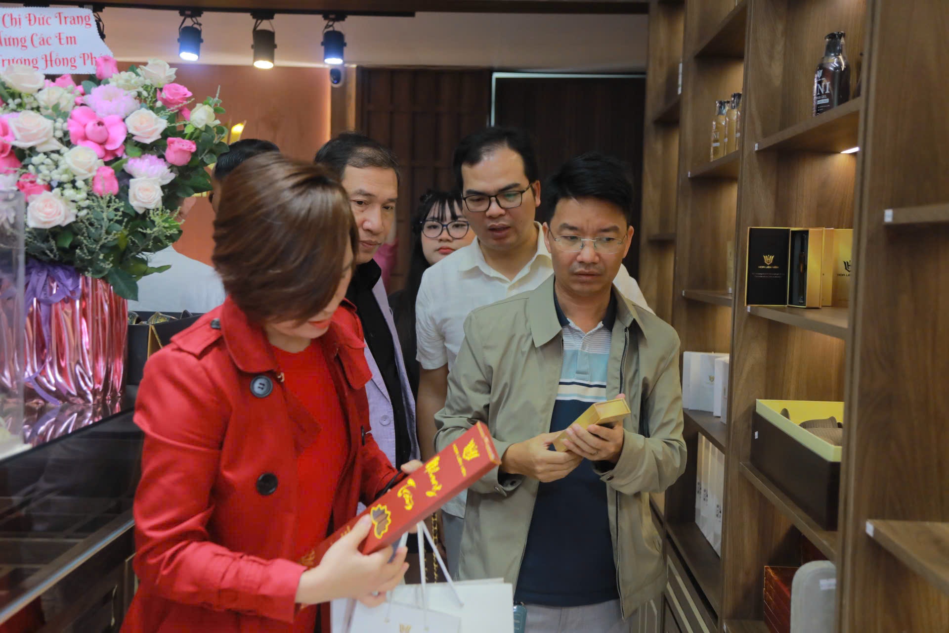 Hoa Liên Viên ra mắt chi nhánh Buôn Ma Thuột, lan tỏa giá trị trầm hương tại Tây Nguyên Hoa Liên Viên ra mắt chi nhánh Buôn Ma Thuột, lan tỏa giá trị trầm hương tại Tây Nguyên