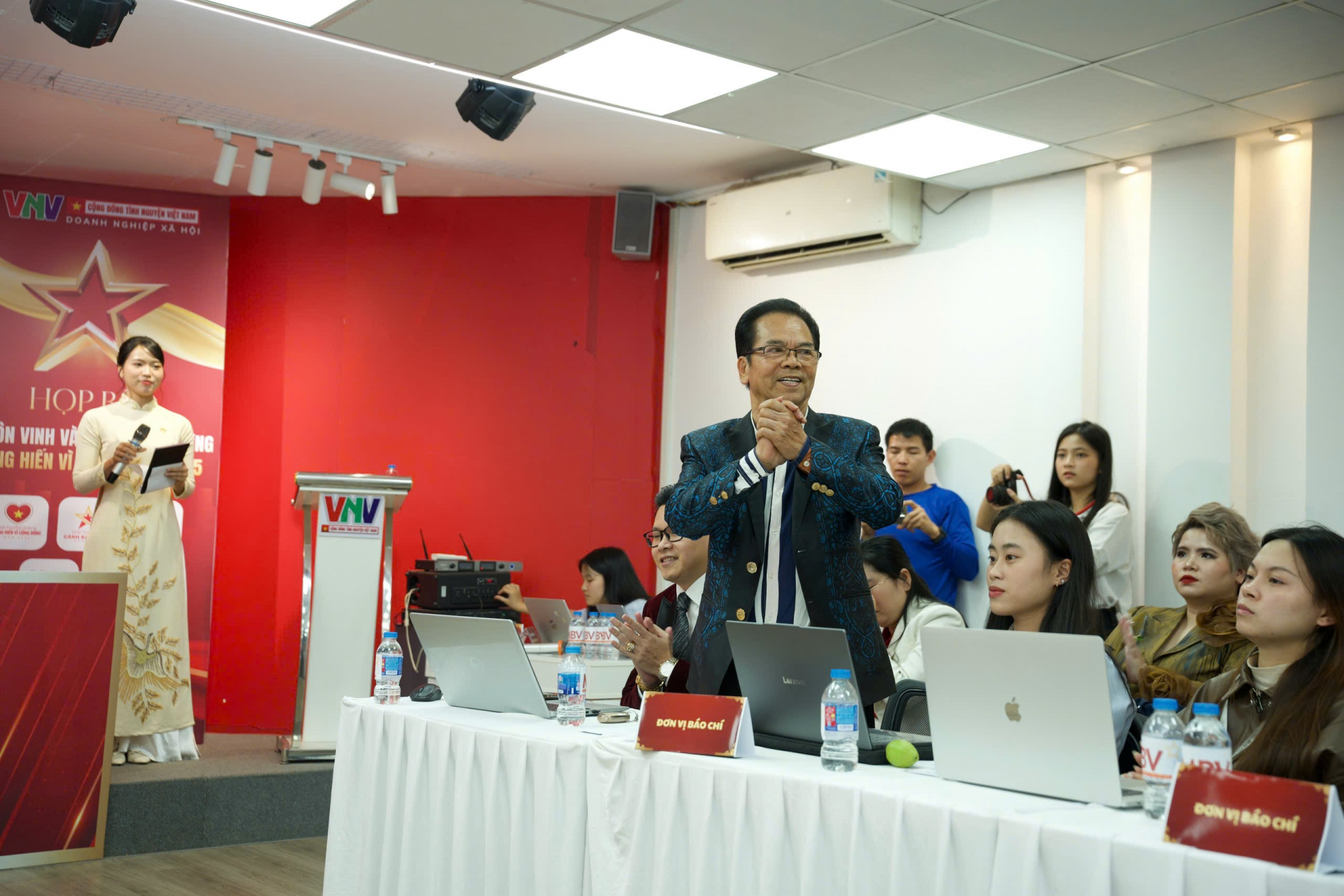 Cộng đồng Tình nguyện Việt Nam phát động Lễ Tôn vinh và Giải thưởng “Cống hiến vì cộng đồng 2025” Cộng đồng Tình nguyện Việt Nam phát động Lễ Tôn vinh và Giải thưởng “Cống hiến vì cộng đồng 2025”