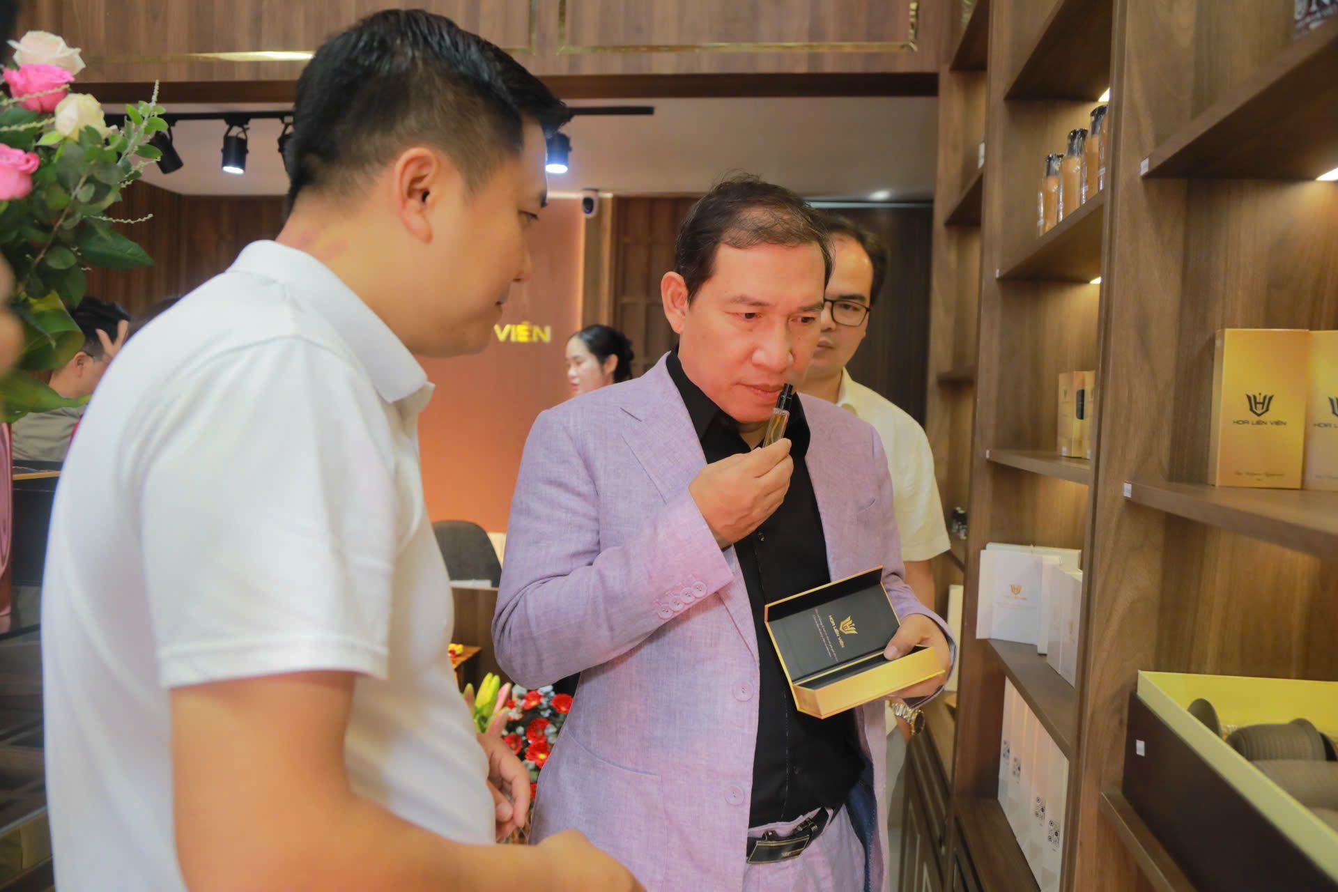 Hoa Liên Viên ra mắt chi nhánh Buôn Ma Thuột, lan tỏa giá trị trầm hương tại Tây Nguyên Hoa Liên Viên ra mắt chi nhánh Buôn Ma Thuột, lan tỏa giá trị trầm hương tại Tây Nguyên