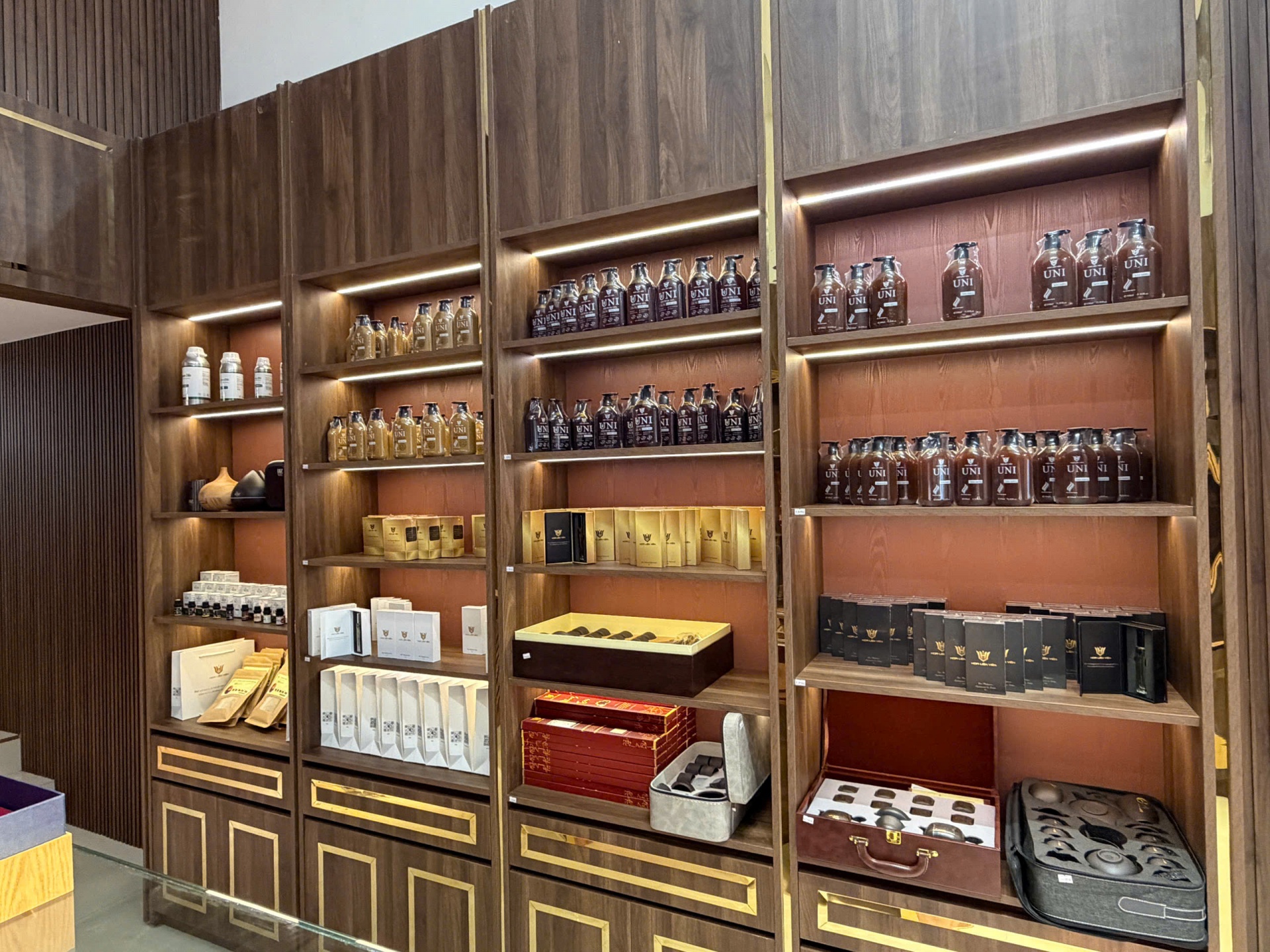 Hoa Liên Viên ra mắt chi nhánh Buôn Ma Thuột, lan tỏa giá trị trầm hương tại Tây Nguyên Hoa Liên Viên ra mắt chi nhánh Buôn Ma Thuột, lan tỏa giá trị trầm hương tại Tây Nguyên