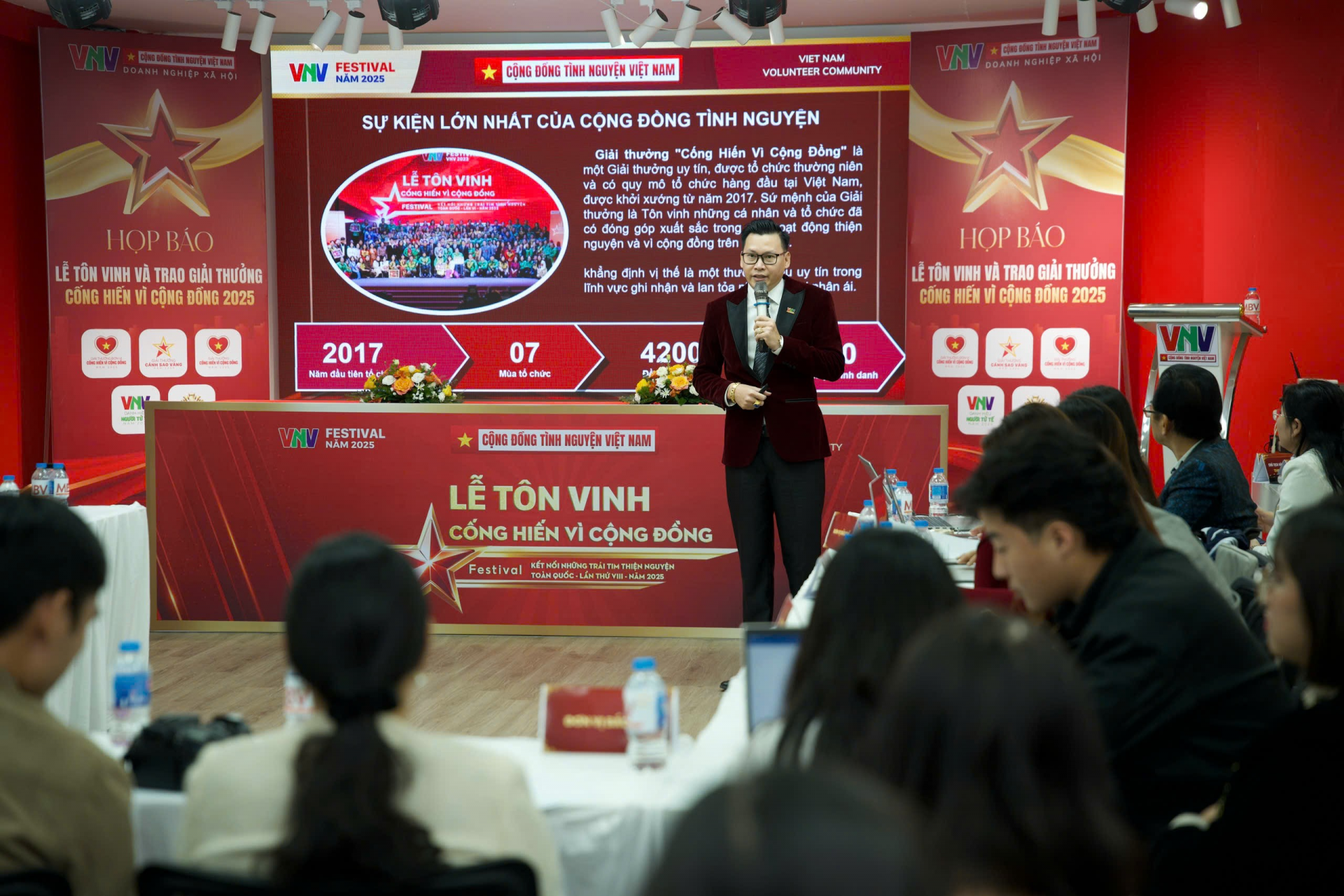 Cộng đồng Tình nguyện Việt Nam phát động Lễ Tôn vinh và Giải thưởng “Cống hiến vì cộng đồng 2025” Cộng đồng Tình nguyện Việt Nam phát động Lễ Tôn vinh và Giải thưởng “Cống hiến vì cộng đồng 2025”