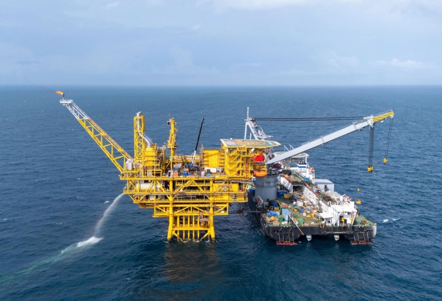 Petrovietnam - Trụ cột kinh tế, động lực phát triển bền vững của Việt Nam Petrovietnam - Trụ cột kinh tế, động lực phát triển bền vững của Việt Nam