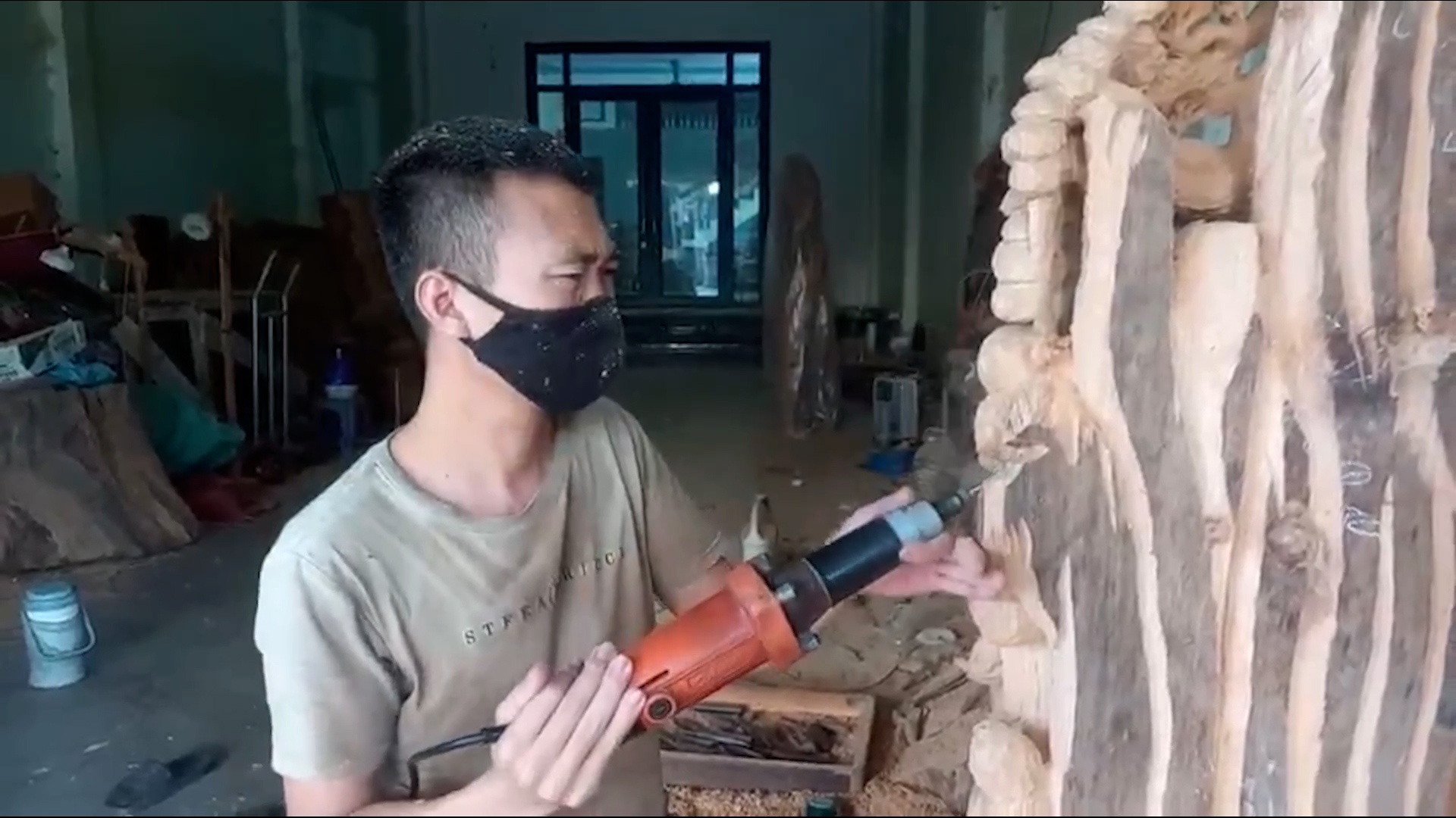 Thổi hồn vào sản phẩm mộc mỹ nghệ Dương Quang Thổi hồn vào sản phẩm mộc mỹ nghệ Dương Quang