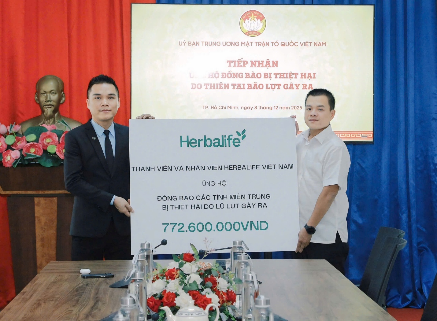 Herbalife Việt Nam được trao giải thưởngTrách Nhiệm Xã Hội Doanh Nghiệp của AmCham lần thứ tám liên tiếp Herbalife Việt Nam được trao giải thưởngTrách Nhiệm Xã Hội Doanh Nghiệp của AmCham lần thứ tám liên tiếp